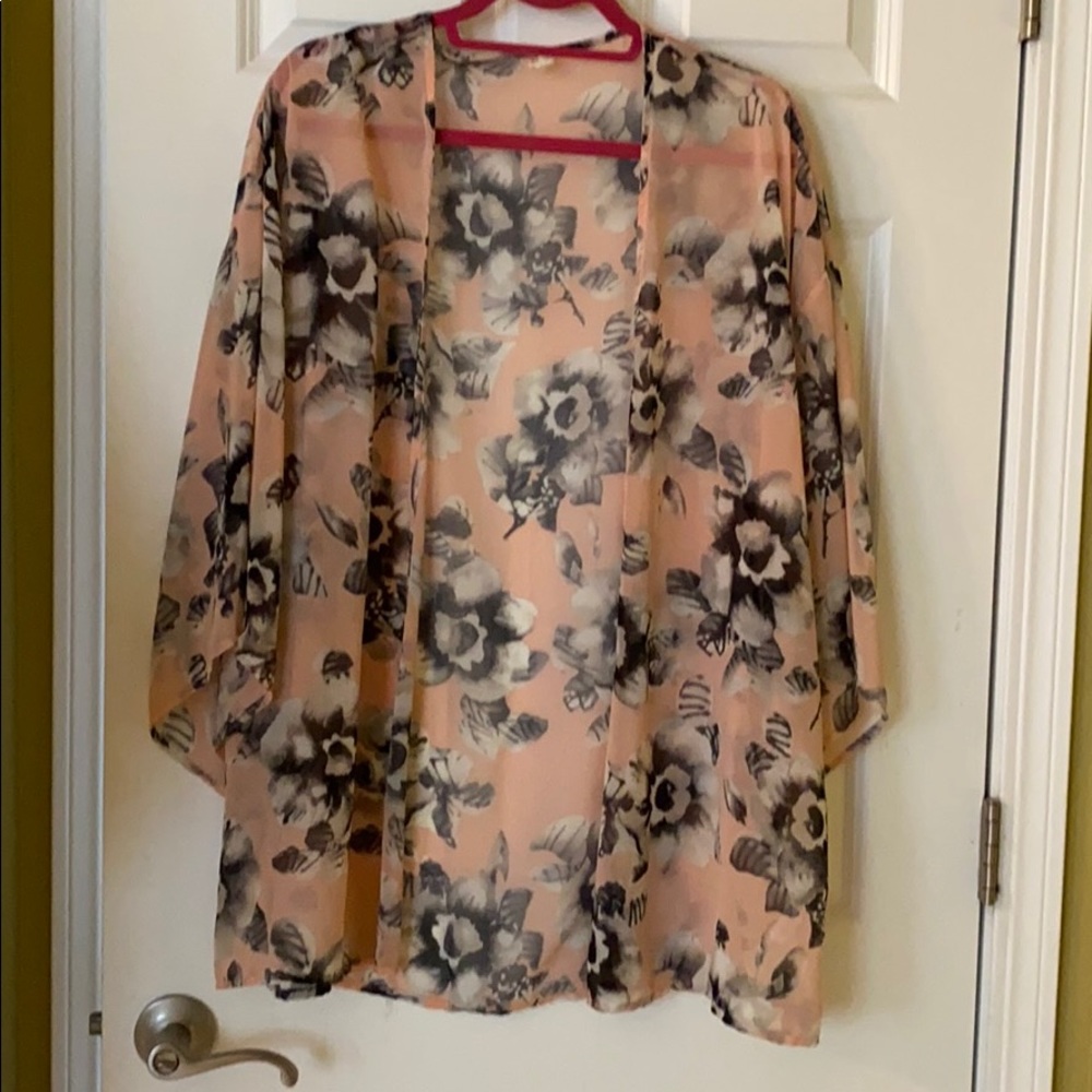 Pink blush floral kimono